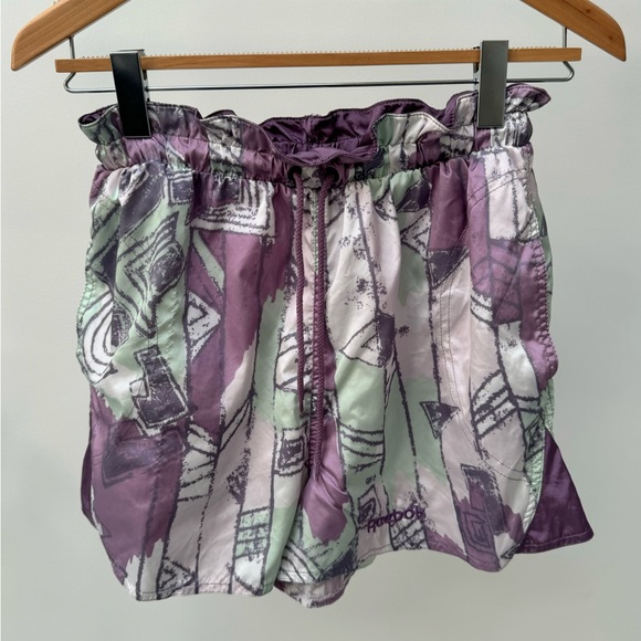 Reebok Pants - Reebok‎ Athletic Shorts in Purple & Green Pattern, Size M